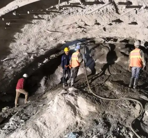 浙江拱顶带模注浆料的施工流程及注意事项